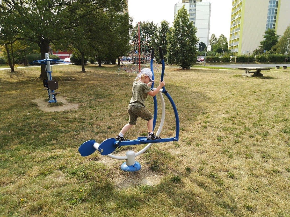 Dětské hřiště a workout Větrná — fotka 2
