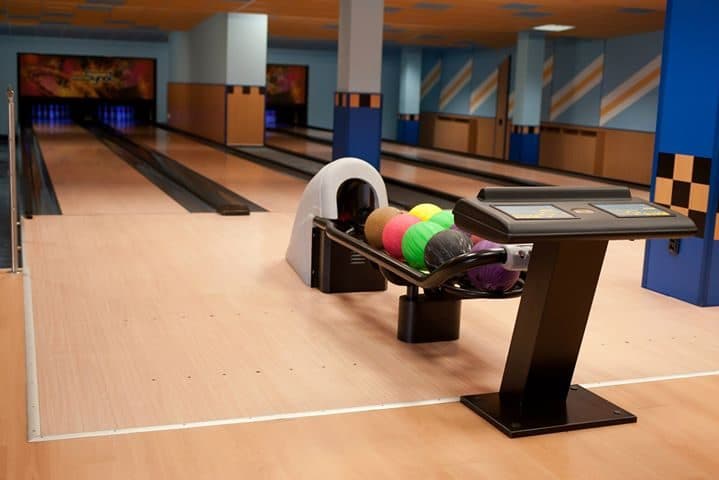 Bowling Bar Centrál — Bowling v České Lípě