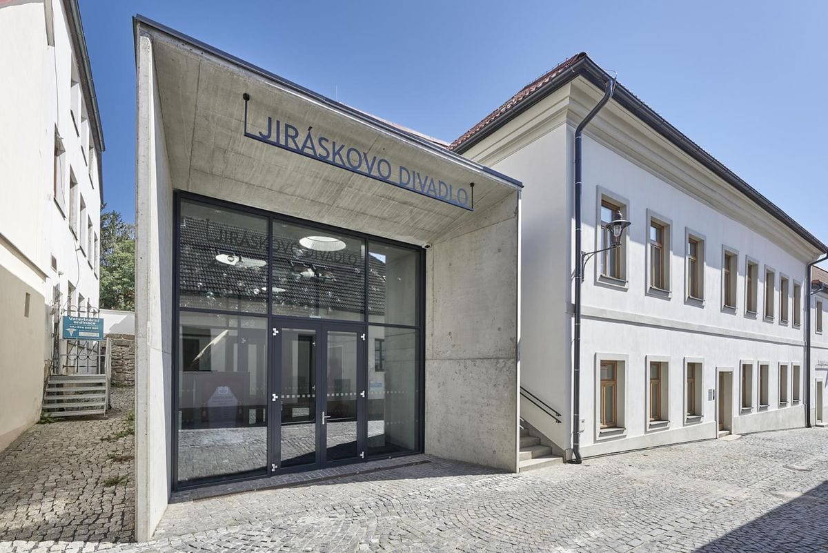 Jiráskovo divadlo — Zábava v České Lípě